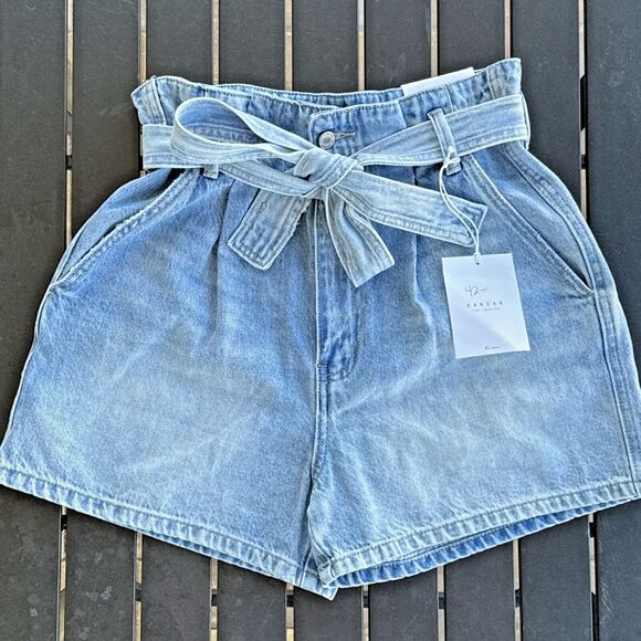 NWT KanCan High Waist Wide Leg Denim Shorts Cinch Tie Light Wash Women’s Size L - Picture 1 of 12